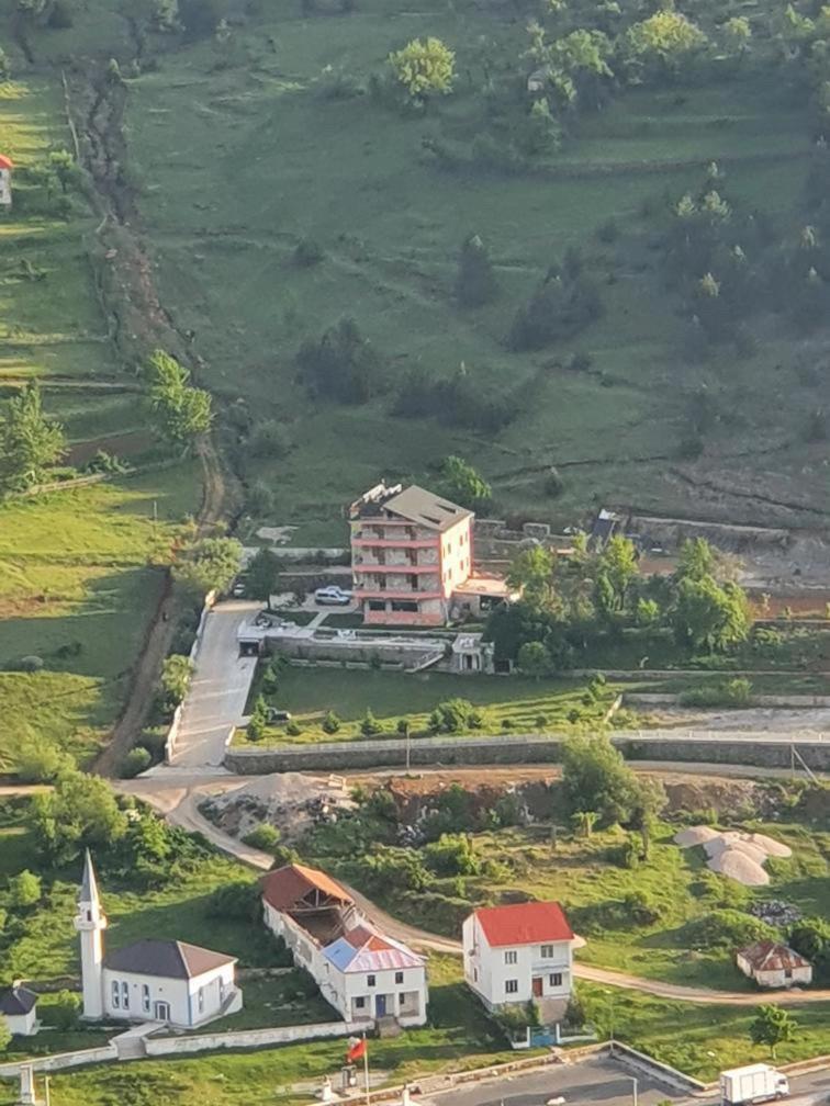 Lura Hotel Fushe-Lure Exteriör bild