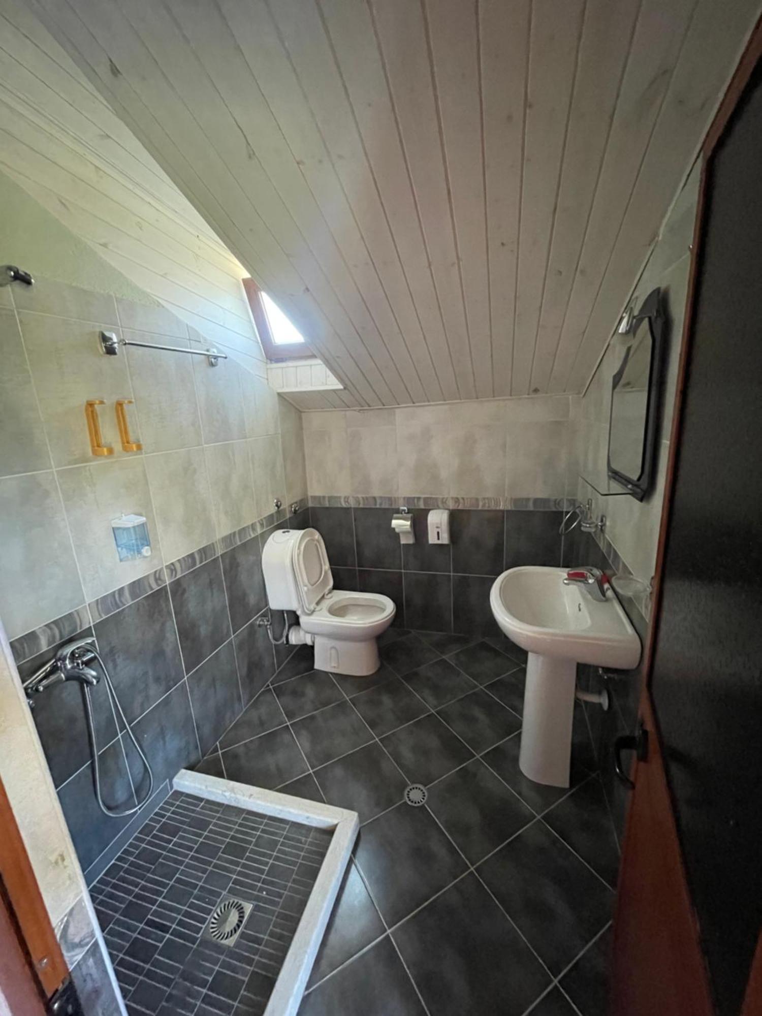 Lura Hotel Fushe-Lure Exteriör bild