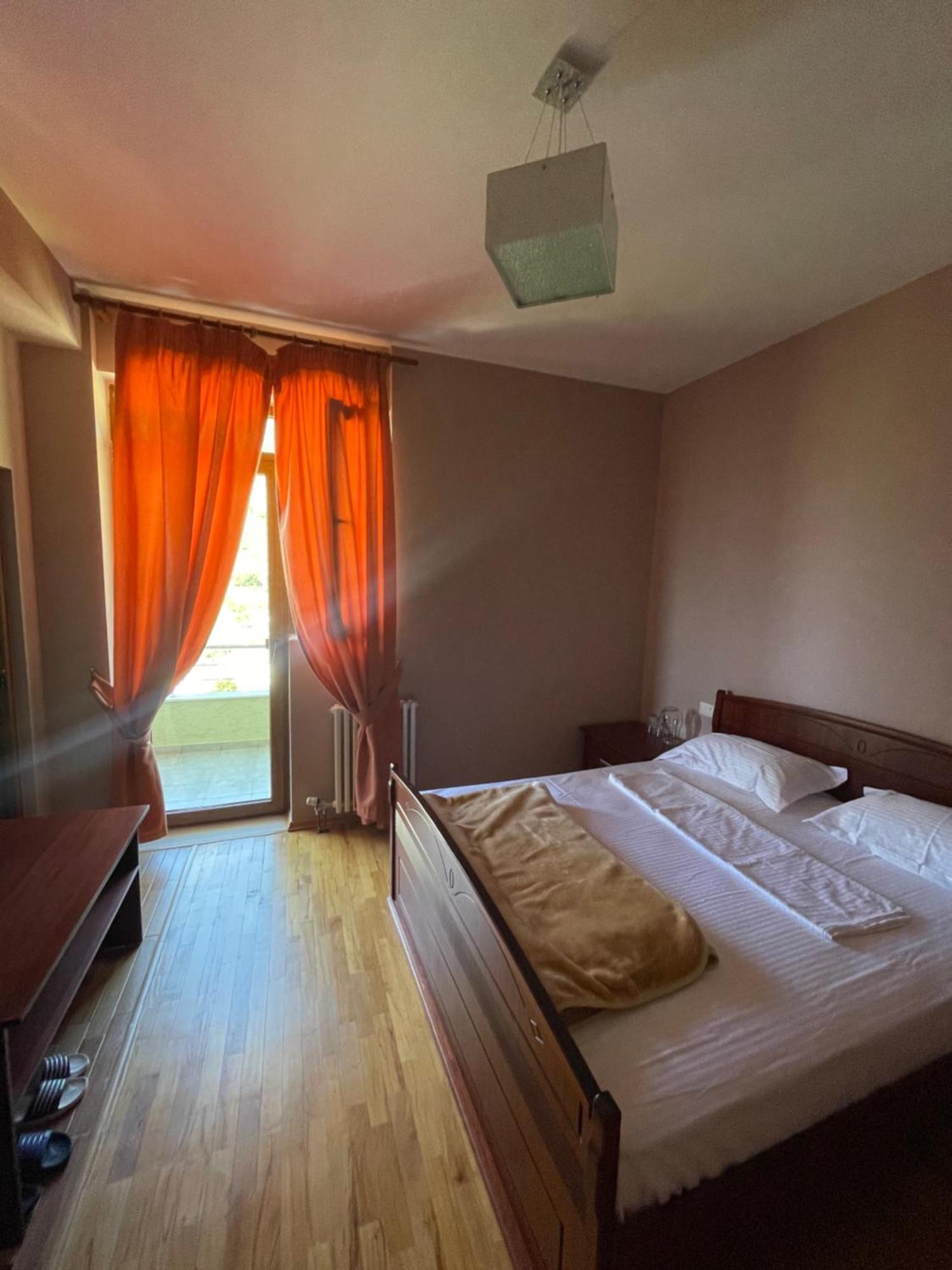 Lura Hotel Fushe-Lure Exteriör bild