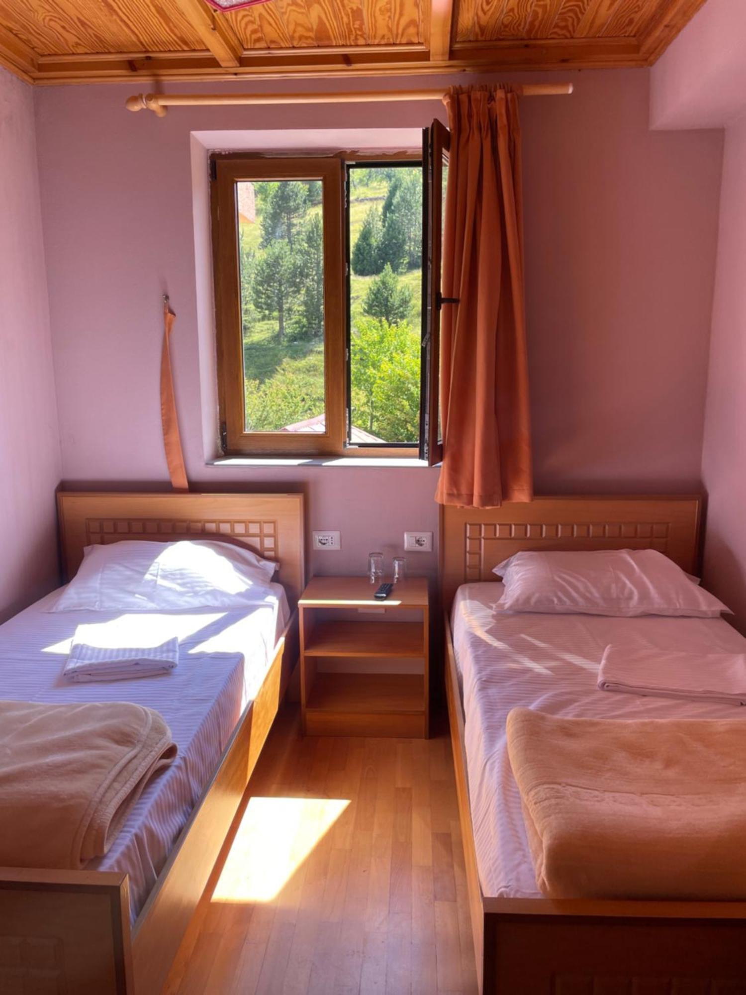 Lura Hotel Fushe-Lure Exteriör bild